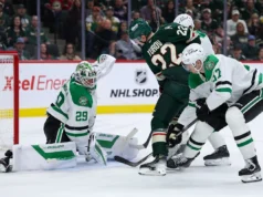 Tarasenko marca 2-1 no OT como estrela principal do Wild