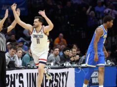 UCLA foi eliminada do Torneio da NCAA nas oitavas de final pela UConn, 73-57