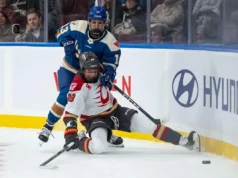 Rebecca Leslie marcou no OT para dar aos Goldeneyes uma vitória por 3-2