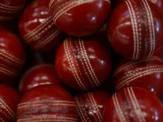 ASSISTA: Primeiro jogador de críquete em 254 anos! Lançador neozelandês bate recorde mundial de cair o queixo