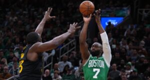 Jaylen Brown ultrapassou duas lendas do Celtics na lista de pontuação da franquia