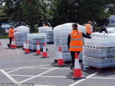 A empresa se declarou culpada de fornecer água imprópria para surtos de parasitas, pois os moradores sofriam de vômitos e diarréia.