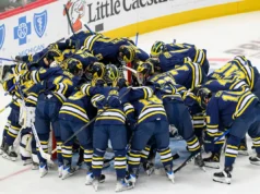 Resumo de hóquei: Michigan lidera ambas as pesquisas nacionais; Pontuação de cota de Canton no AT