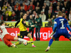 Borussia Dortmund sobrevive ao susto tardio e supera Colônia 😮💨