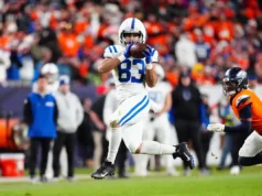 Ex-tight end dos Colts e marca de escolha no draft com rivais de divisão
