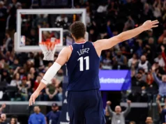 Os 28 pontos de Leonard levaram o Clippers a uma goleada de 129-96 sobre o Bucks.