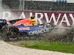 Russell conquistou a pole em Melbourne após queda de Verstappen