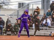 Kaycie Burdick tem sido uma máquina de base para o softball de Washington