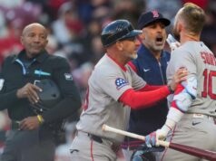 A história de Trevor do Red Sox começa com a polêmica chamada de check swing que levou à explosão
