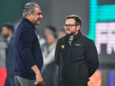 Mohsin Naqvi acusa PCB de ser ‘fraco’, ‘ajoelhar-se diante dos jogadores’