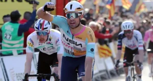 Vernon venceu a etapa curta com Pidcock em terceiro