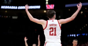 March Madness: Peyton Sandfort do Thunder voa durante a noite para surpreender o irmão Pryce Sandfort no início de Nebraska vs.