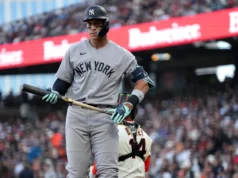 O árbitro fica sem rebatidas no dia da estreia pela primeira vez, os Yankees vencem os Giants por 7 a 0 com a estreia do árbitro robô
