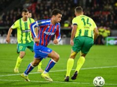 Brennan Johnson brilhou em uma nova função de lateral, com Larnaca assumindo o Crystal Palace