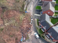 A casa recém-construída de £ 400.000 de uma família permanece isolada dois anos depois que dois deslizamentos de terra atingiram sua porta.