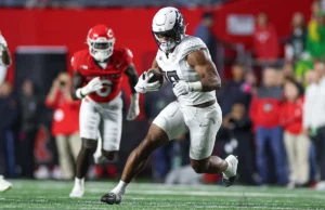 Kenyon Sadiq está entre os 10 melhores jogadores ofensivos de Joel Klatt no draft da NFL