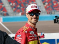 Joey Logano lidera o trio NASCAR no Team Pens na qualificação de Phoenix