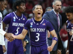 Acuff marcou 36 pontos na vitória do Arkansas sobre o 12º colocado, High Point, por 94-88, para chegar ao Sweet 16.