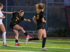 A caloura Sadie Seidel marca o vencedor, jogo do campeonato CIF NorCal de O’Dowd