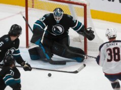 O San Jose Sharks assinou com Alex Nedeljkovic um contrato de dois anos no valor de US$ 6 milhões