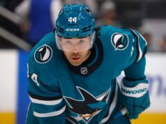 O ala do San Jose Sharks, Kiefer Sherwood, ainda não assinou