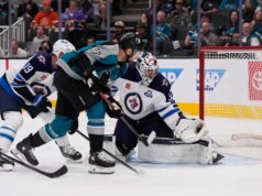 Michael Misa e San Jose Sharks venceram Winnipeg Jets e Connor Hellebuyck