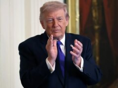 Médico de Trump diz: ‘Erupção no pescoço devido a tratamento preventivo da pele