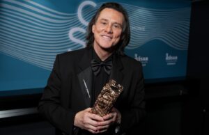 Jim Carrey está ‘chateado’ enquanto os rumores de um novo visual ‘estranho’ continuam