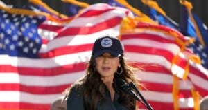 Juiz anula política que exige que o Congresso avise com 7 dias de antecedência para a visita do ICE