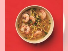 Sopa Quente e Azeda com Camarão e Macarrão