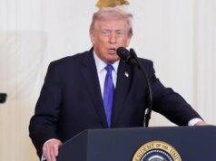 Trump resistiu às crescentes críticas ao seu plano de guerra contra o Irão