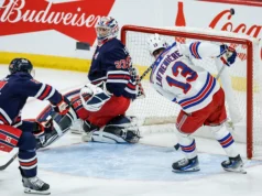 O gol e a assistência de Lafreniere levaram o Rangers à vitória por 6-3 sobre os Jets