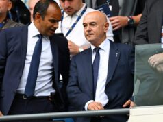 O presidente-executivo do Tottenham Hotspur, Vinay Venkatesham, esteve no campo de treinamento do clube esta manhã