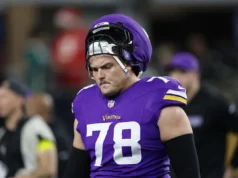 Vikings C Ryan Kelly se aposenta da NFL após 10 temporadas