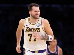 Luka e LeBron levaram o Lakers a vitórias consecutivas no fim de semana, com uma vitória por 128-104 sobre o Kings.