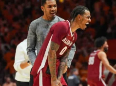 O salto tardio de Fillon deu ao número 17 do Alabama uma vantagem de 71-69 sobre o número 22 do Tennessee.