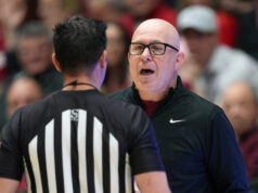 O técnico do Santa Clara se sente enganado pelo árbitro após a campainha selvagem do Kentucky