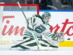 O goleiro do Fleet, Frankel, está aproveitando seus dias de salada com suas habilidades de estalar os lábios e avaliações de restaurantes.