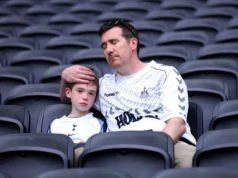 Hoddle urgente para terça-feira. 24 de março