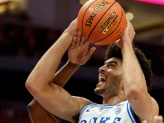 O número 1 Duke usou um primeiro tempo forte para derrotar Clemson por 73-61 e retornar ao jogo do campeonato do Torneio ACC.