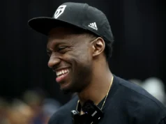 Robert Griffin III foi convidado para o campo de treinamento de Flag Football dos EUA depois de se apresentar nas seletivas da seleção nacional