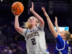 Washington venceu o estado de Dakota do Sul por 72 a 54 pela primeira vitória feminina no torneio da NCAA desde 2017