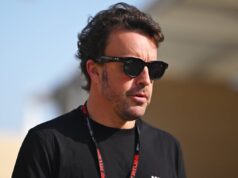 Fernando Alonso perdeu a primeira sessão de F1 em 2026 enquanto os problemas da Aston Martin continuam