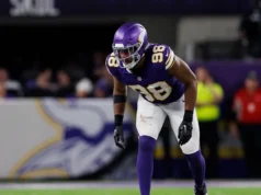 Edge Rusher assinará com DJ Wanam Singh