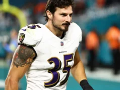 Texans concordam em negociar LB Jake Hummel