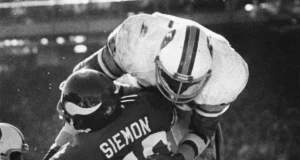 Vikings LB Jeff Simmons morreu
