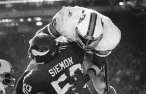 Vikings LB Jeff Simmons morreu