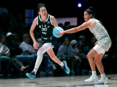 Kelsey Plum e Breanna Stewart soam alarmadas com a falta de transparência enquanto as negociações da WNBA CBA mudam