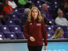Boston College demite a técnica Joanna Barnaby-McNamee após 8 temporadas, após terminar em último no ACC