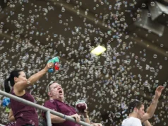 O beisebol Aggie vence Oakland e permanece invicto em casa